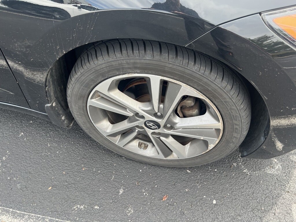 Used 2017 Hyundai Elantra Limited Sedan