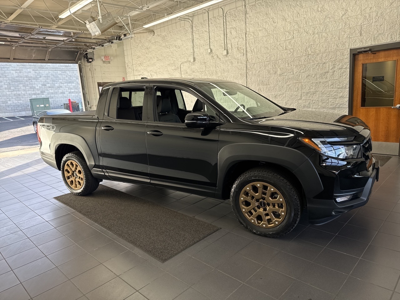 2021 Honda Ridgeline Black Edition's photo