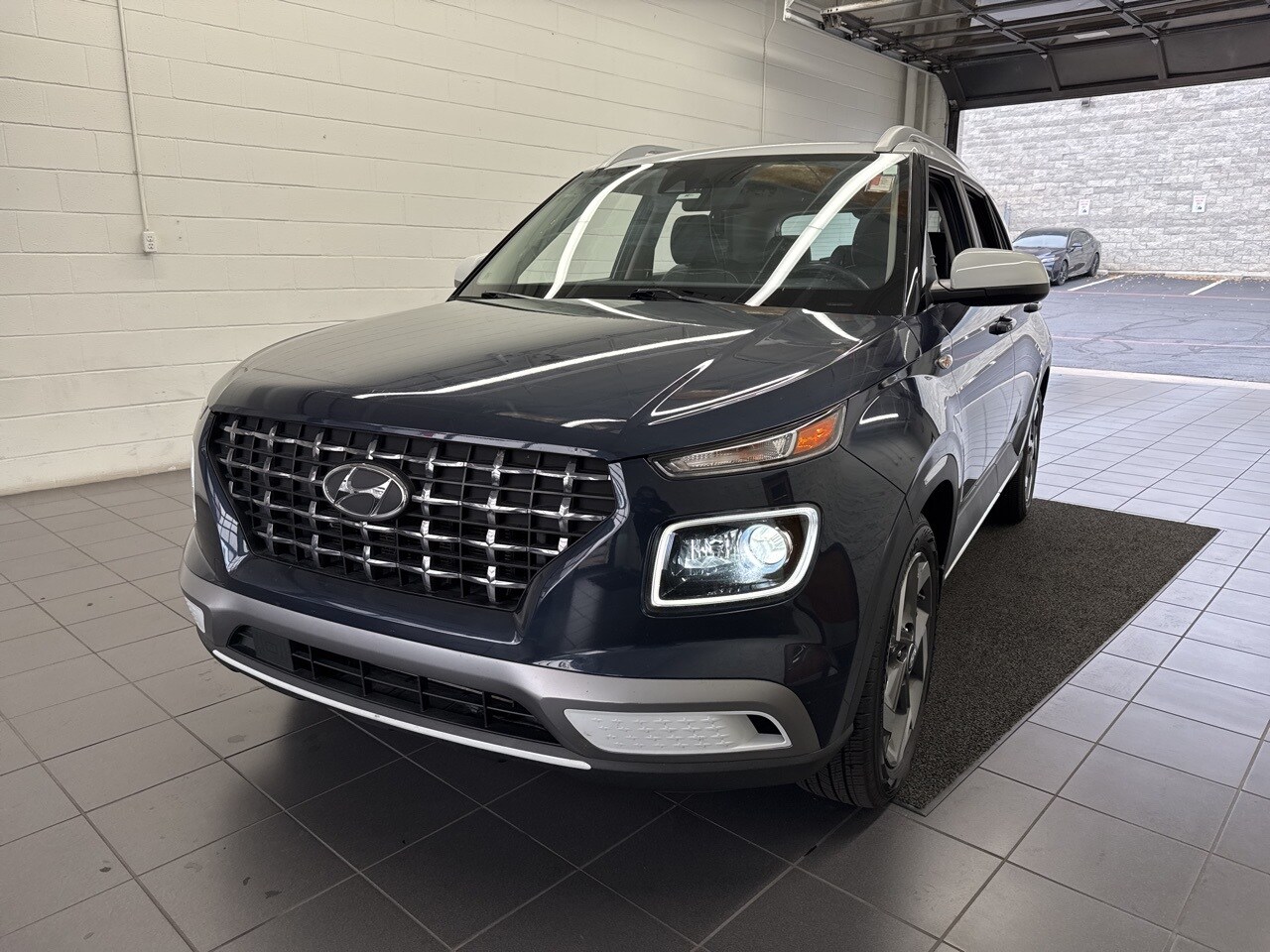 2021 Hyundai Venue SEL Denim photo 3