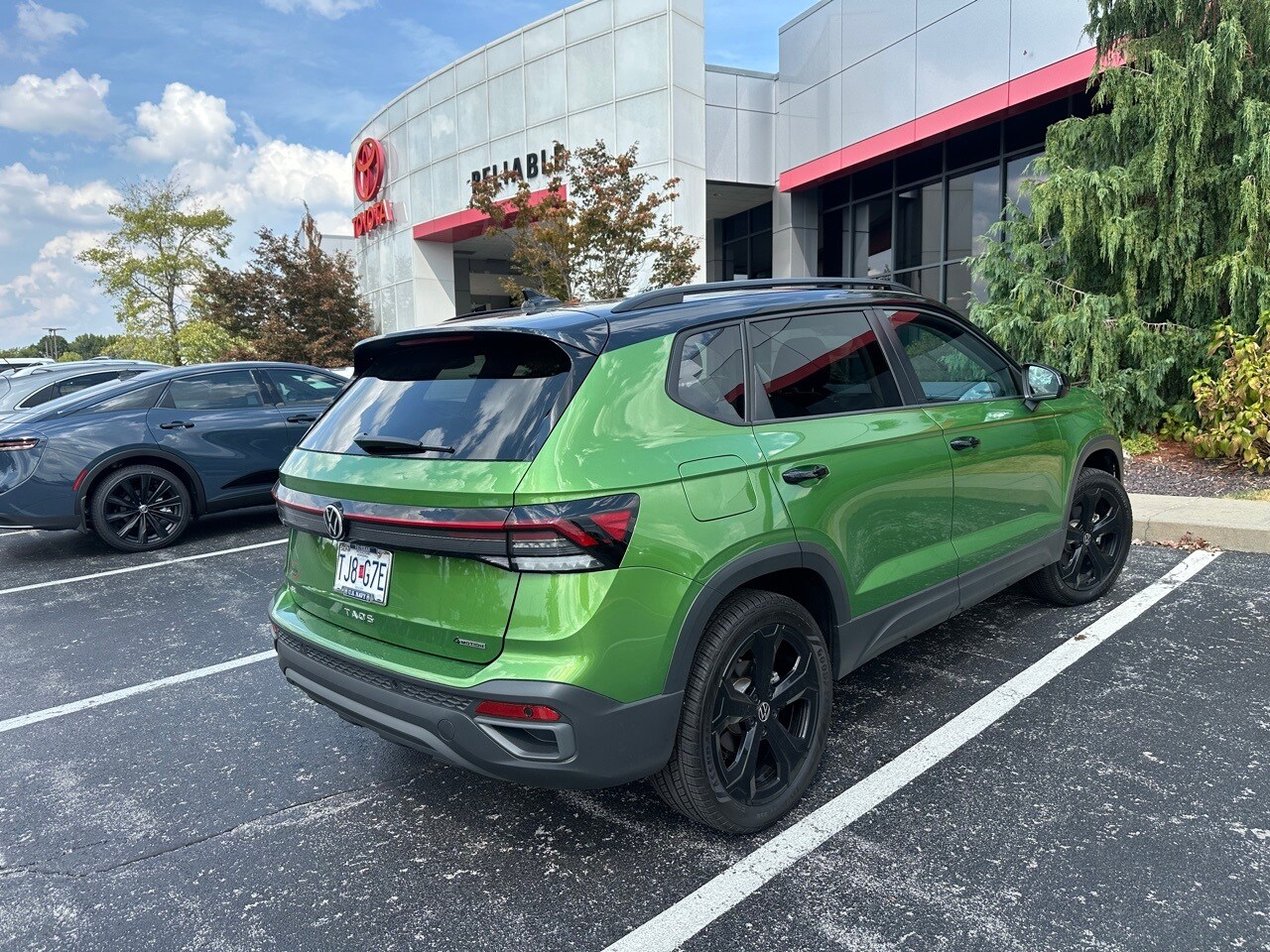 2025 Volkswagen Taos SE photo 2