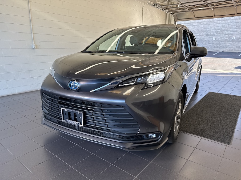 Certified 2025 Toyota Sienna XLE Minivan/Van