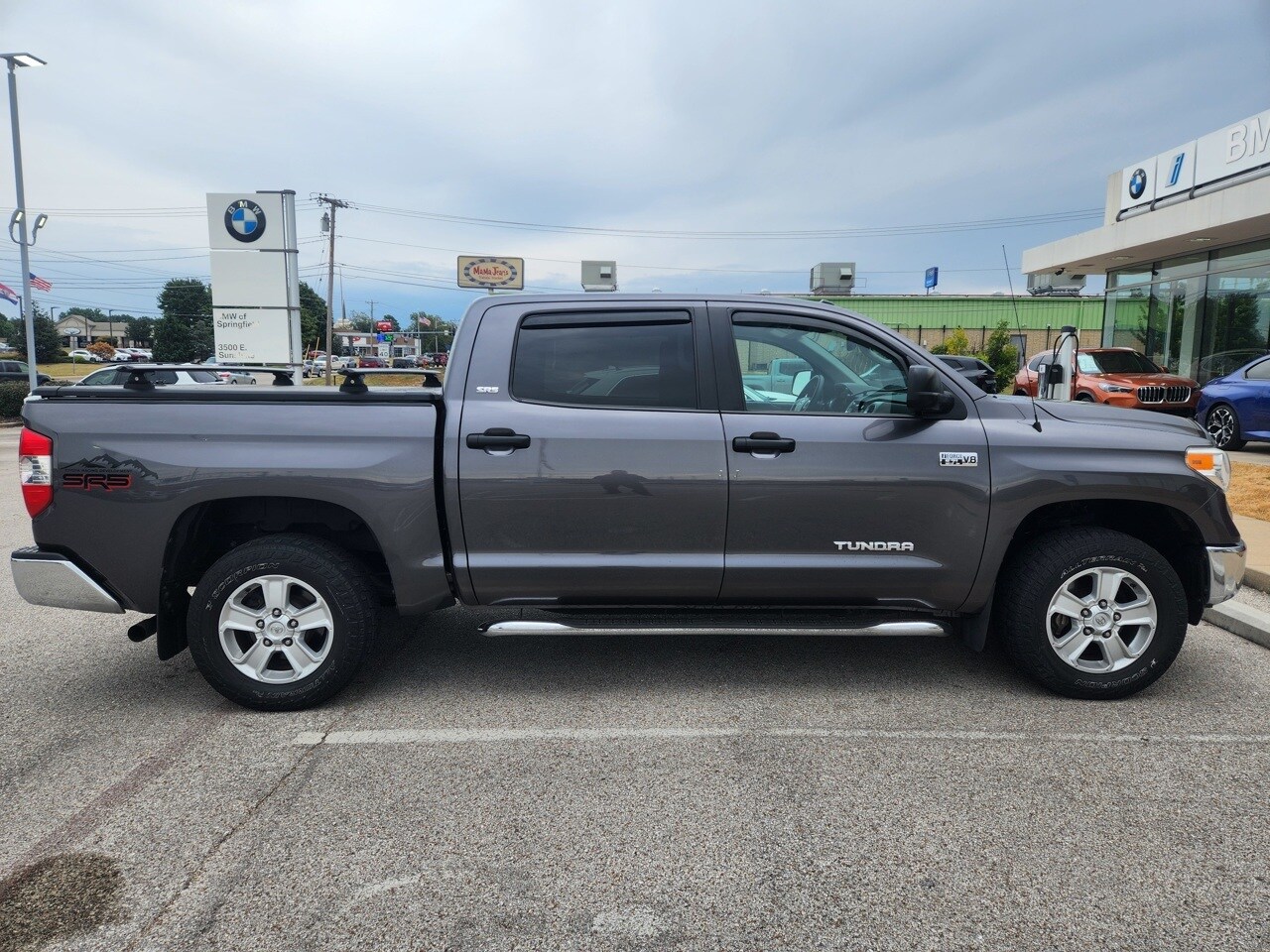 2017 Toyota Tundra SR5 photo 4