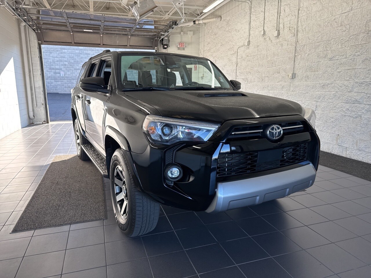 2024 Toyota 4Runner TRD Off-Road photo 2