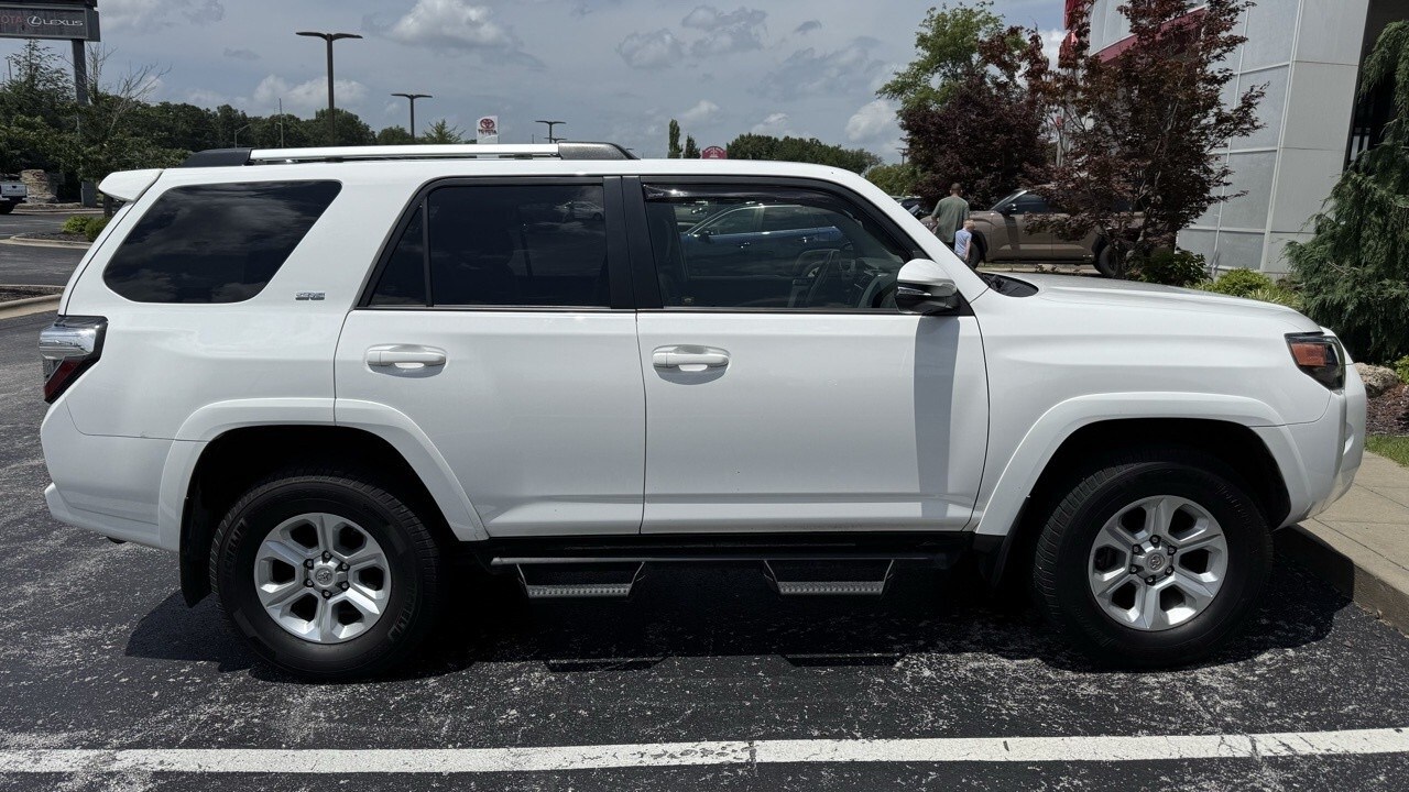 2020 Toyota 4Runner SR5 Premium photo 2