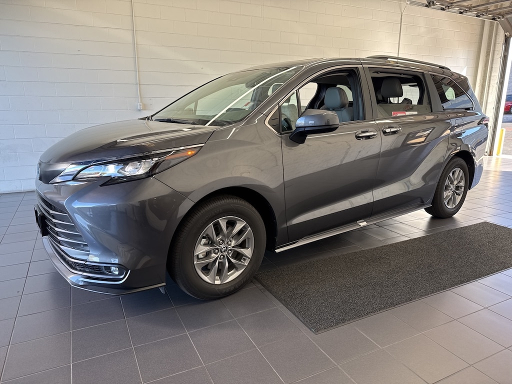 Certified 2025 Toyota Sienna XLE Minivan/Van