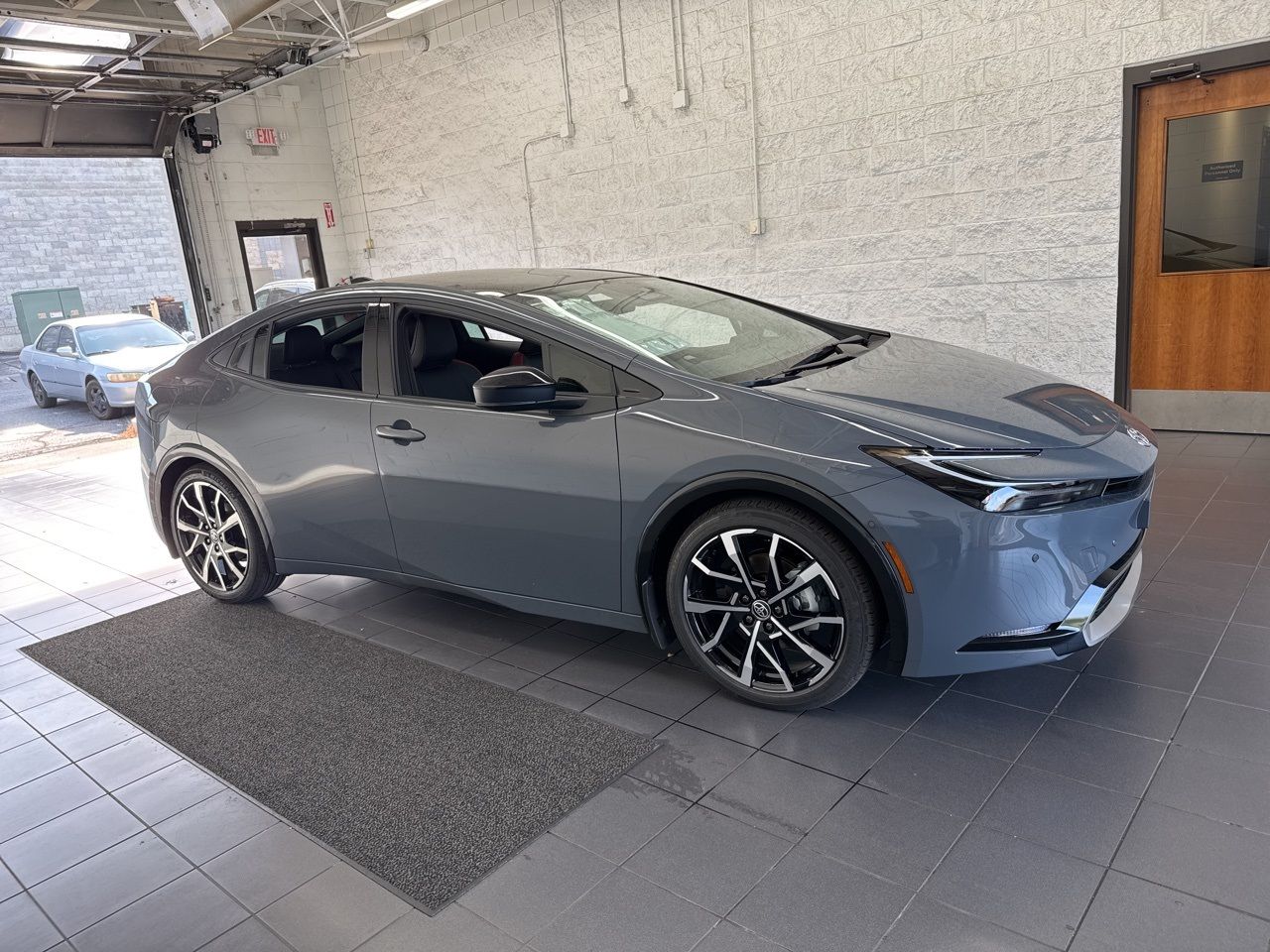 Guardian Gray 2026 Toyota Prius Plug-In Hybrid Hatchback Front-Wheel Drive Continuously Variable Transmission