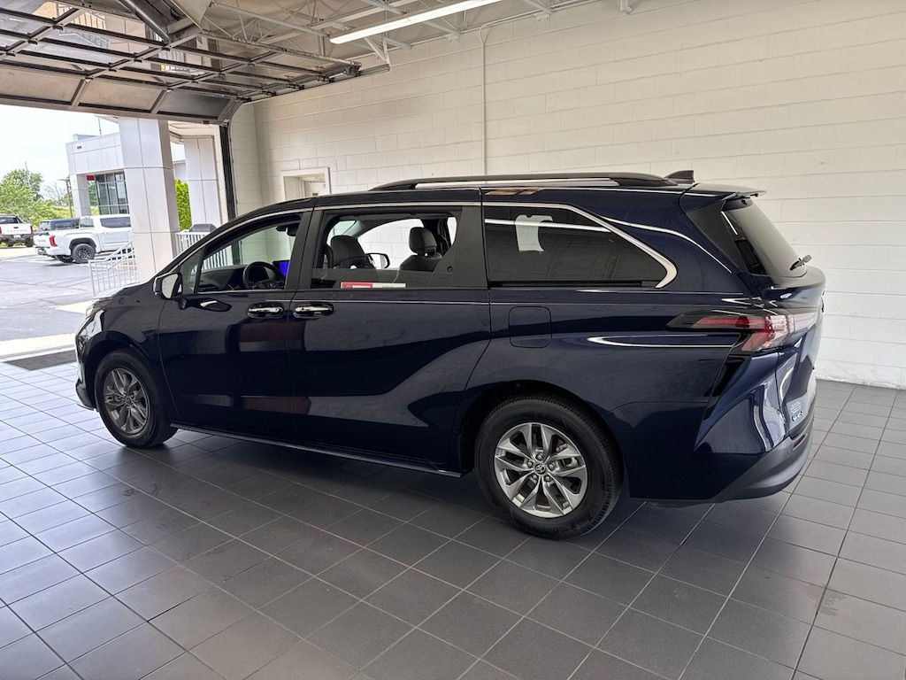 Used 2026 Toyota Sienna XLE Minivan/Van