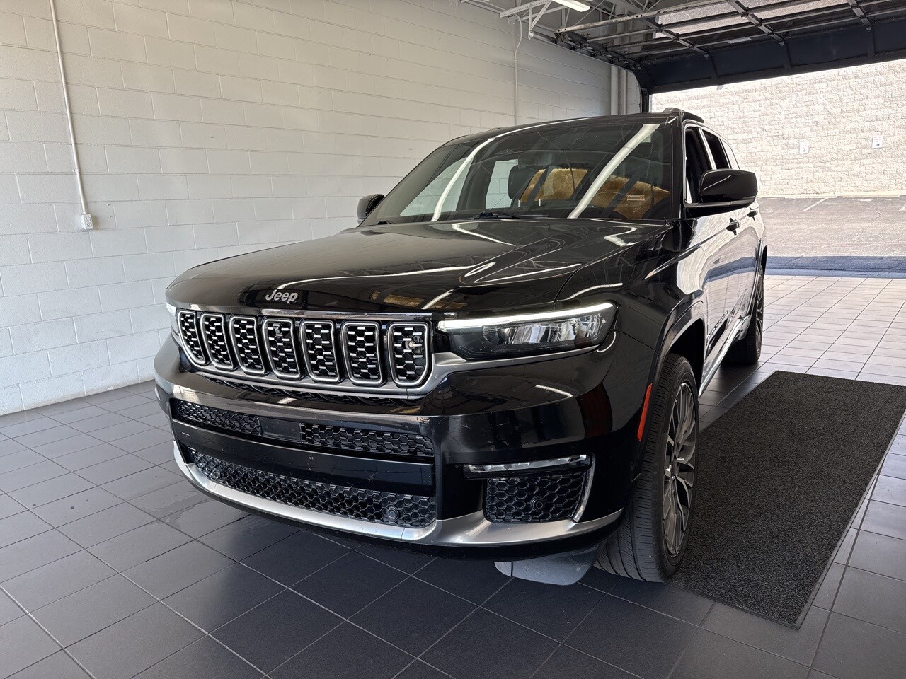 2021 Jeep Grand Cherokee L Summit photo 2