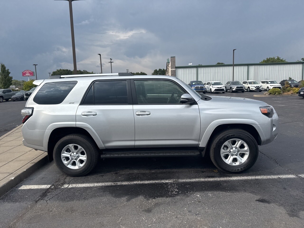 2024 Toyota 4Runner SR5 Premium photo 4