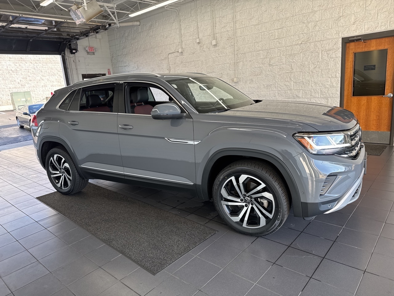 2021 Volkswagen Atlas Cross Sport SEL Premium's photo