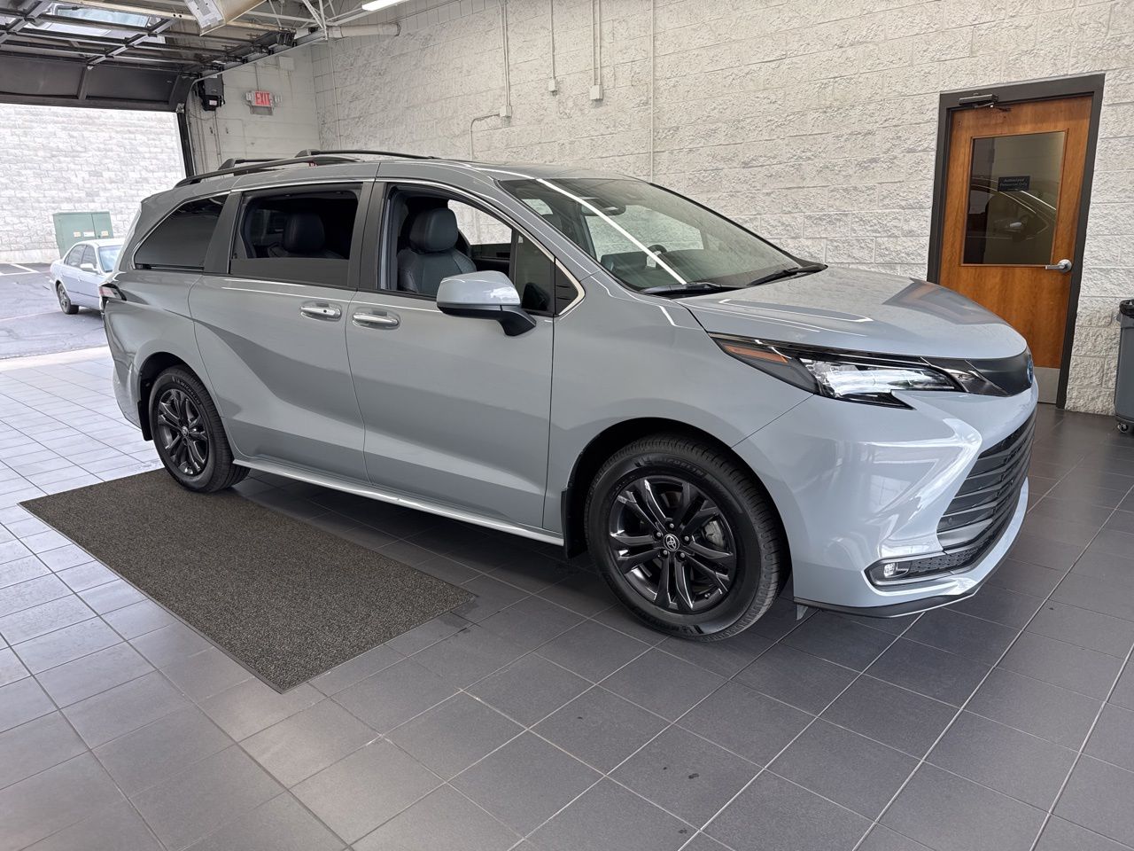 2024 Toyota Sienna Woodland Edition Hybrid AWD's photo