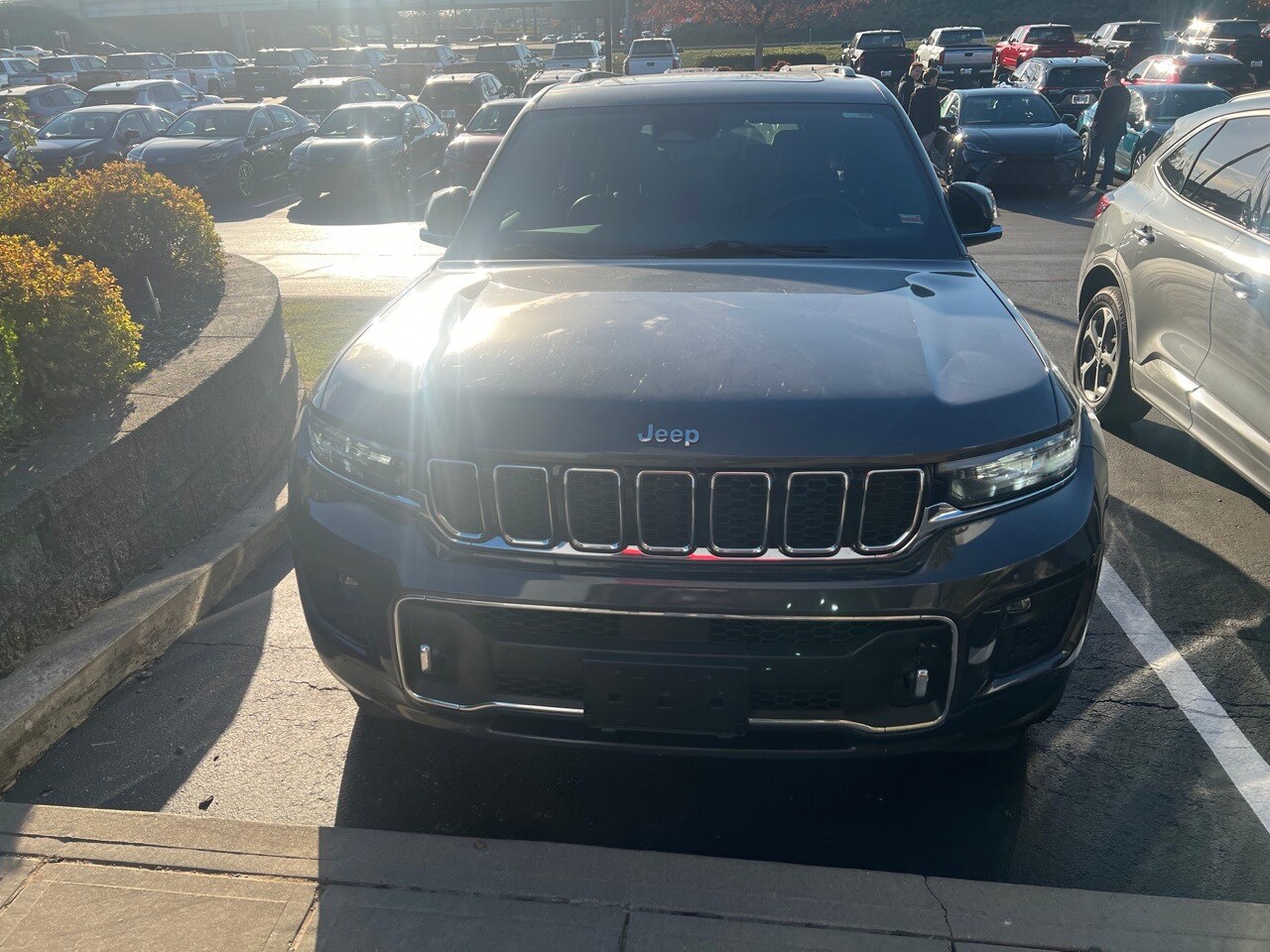 2021 Jeep Grand Cherokee Overland photo 3