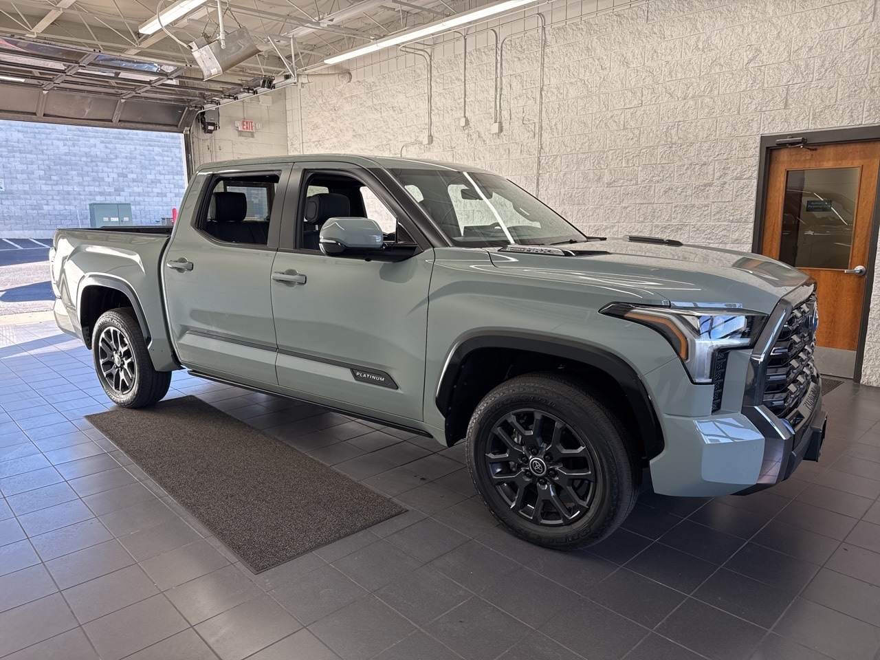 2024 Toyota Tundra Platinum's photo