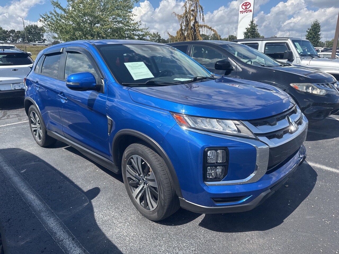 2020 Mitsubishi Outlander Sport SE photo 2