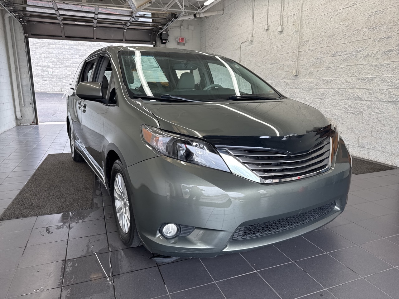Used 2014 Toyota Sienna XLE with VIN 5TDYK3DC3ES498914 for sale in Springfield, MO