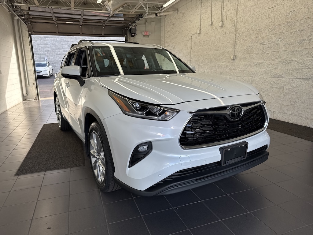 Certified 2022 Toyota Highlander Limited SUV