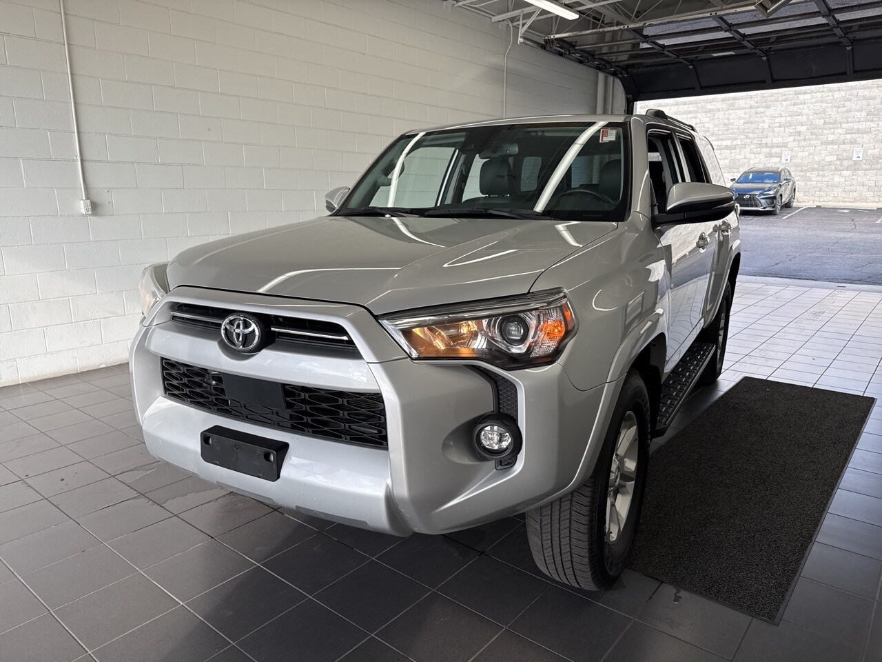 2024 Toyota 4Runner SR5 Premium photo 3