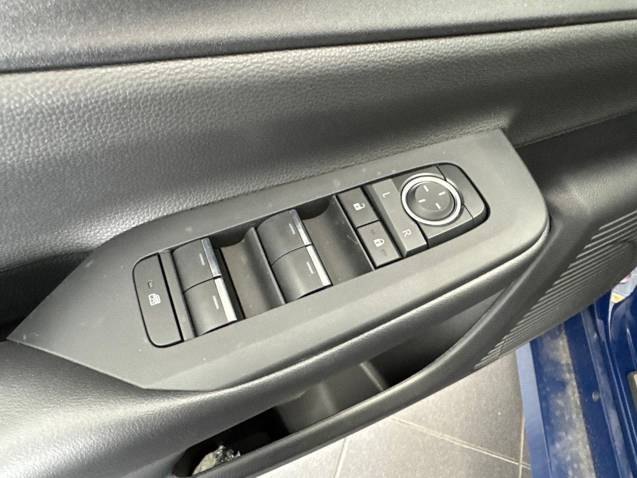 2026 Toyota Prius Plug-in Hybrid XSE Premium - Photo 37