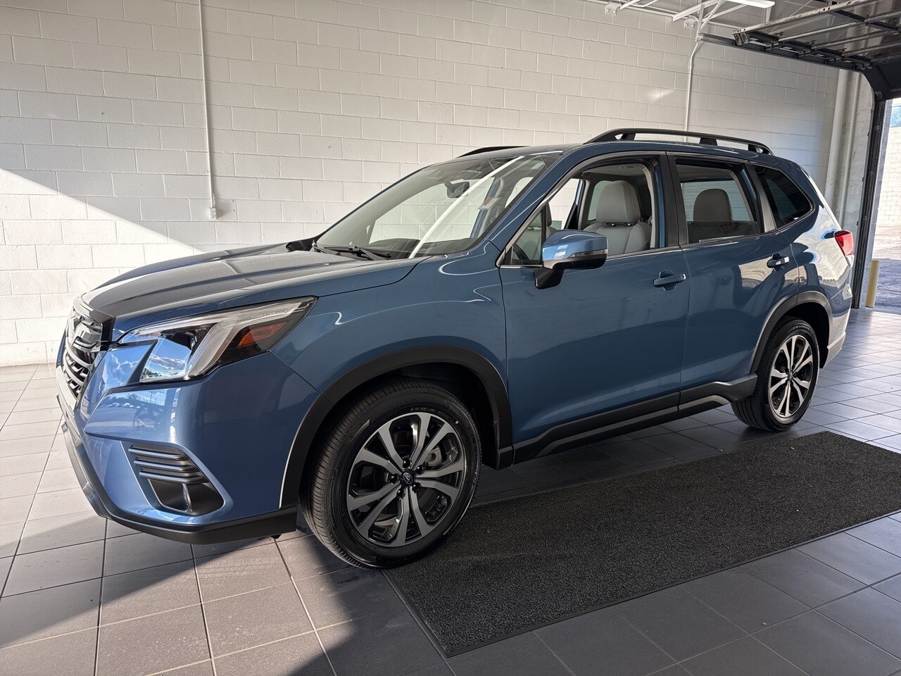 2023 Subaru Forester Limited photo 4