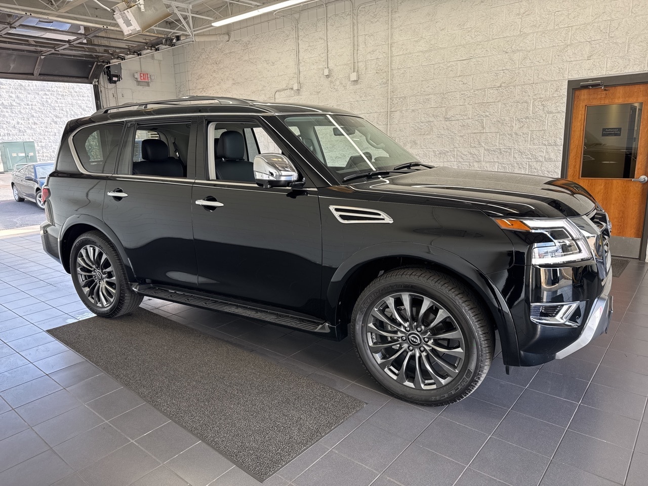 2024 Nissan Armada Platinum's photo