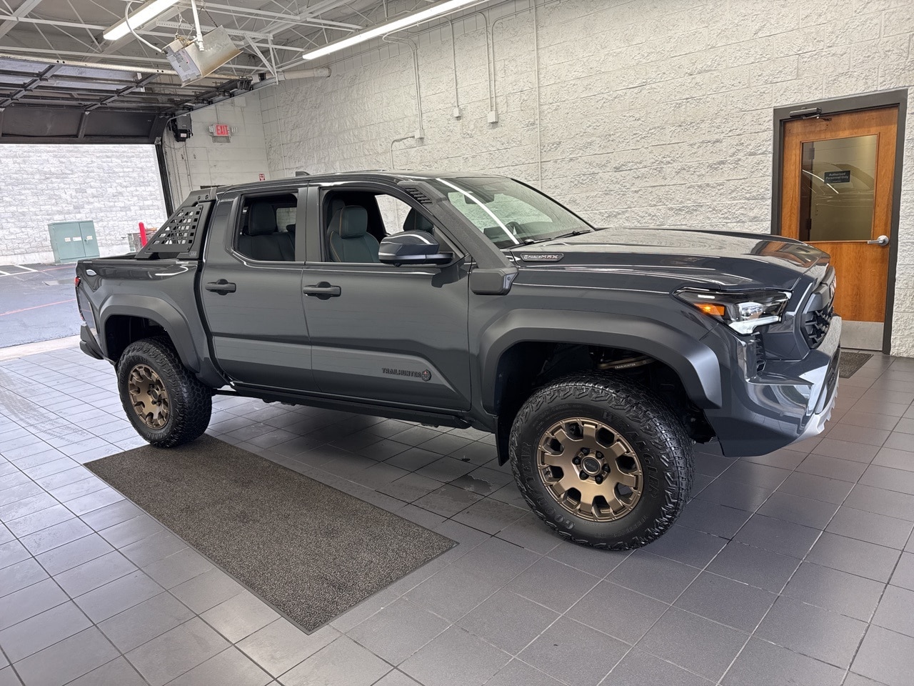 2024 Toyota Tacoma Trailhunter's photo