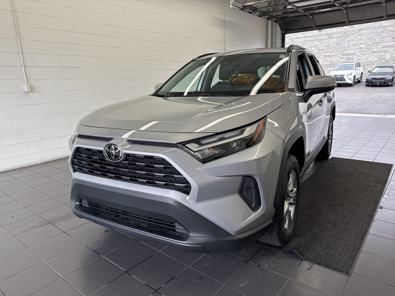 2024 Toyota RAV4 XLE photo 2