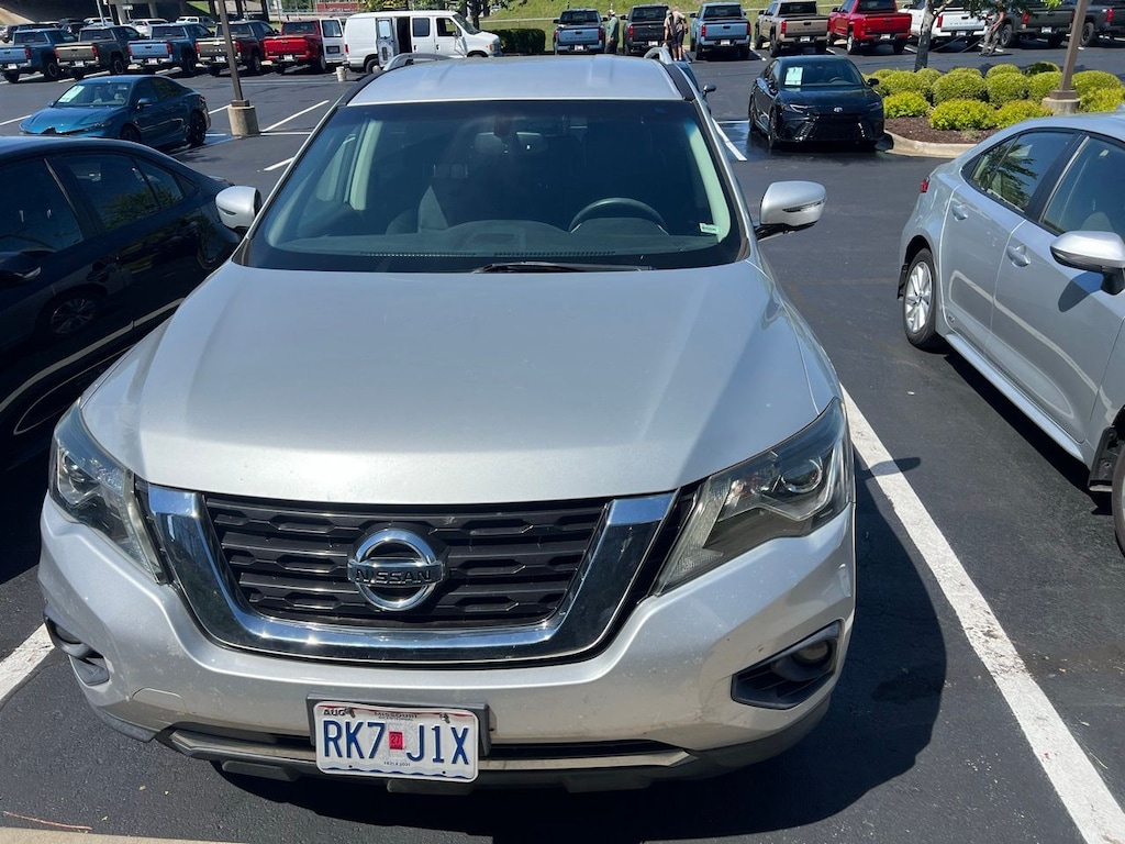 Used 2017 Nissan Pathfinder SV SUV