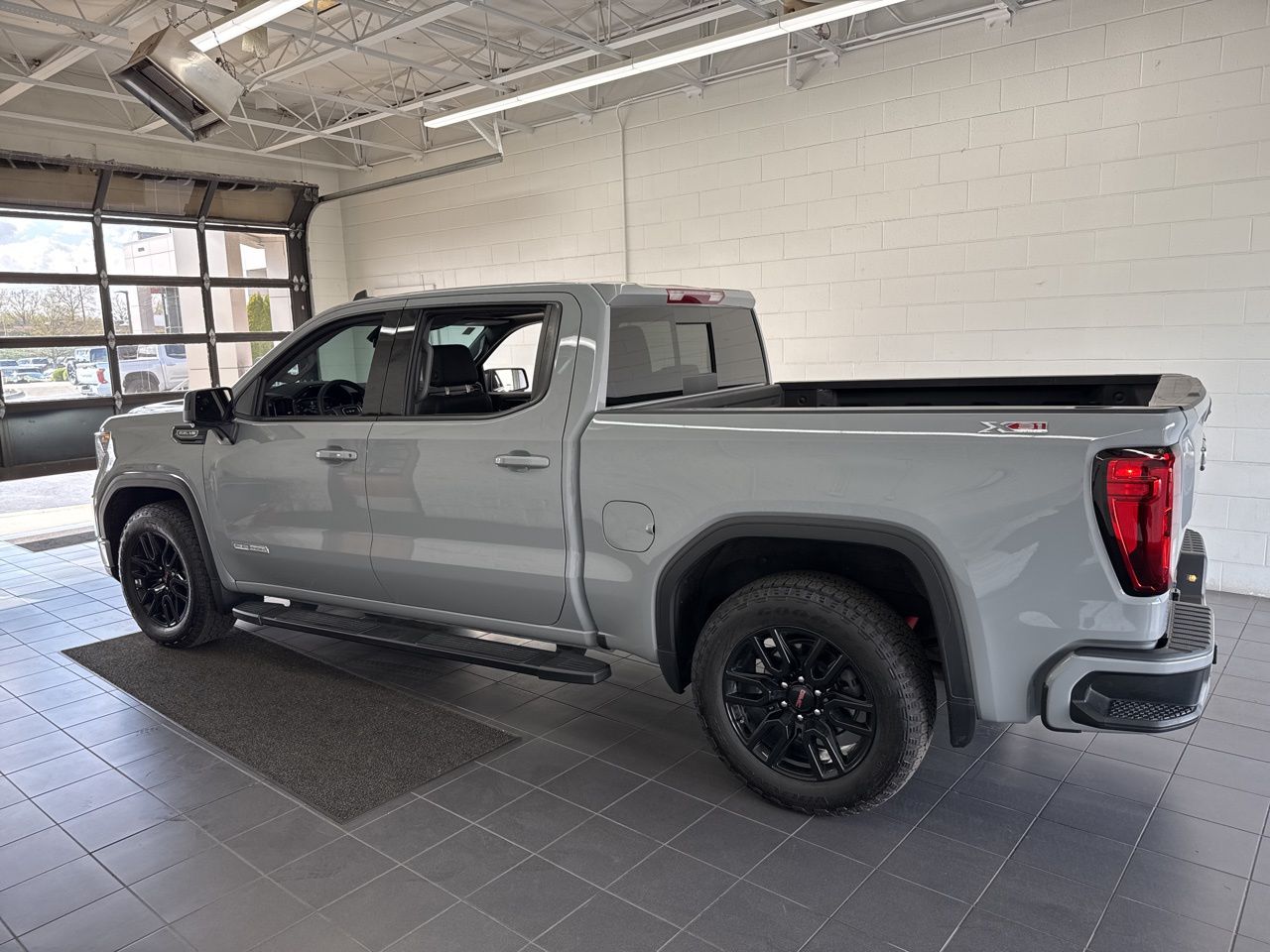 View vehicle photo 5