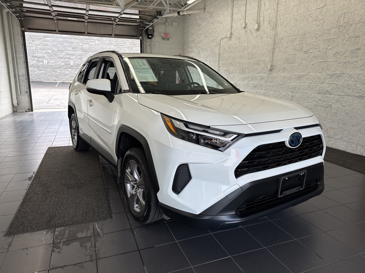 Certified 2022 Toyota RAV4 XLE with VIN JTMRWRFV0ND146492 for sale in Springfield, MO