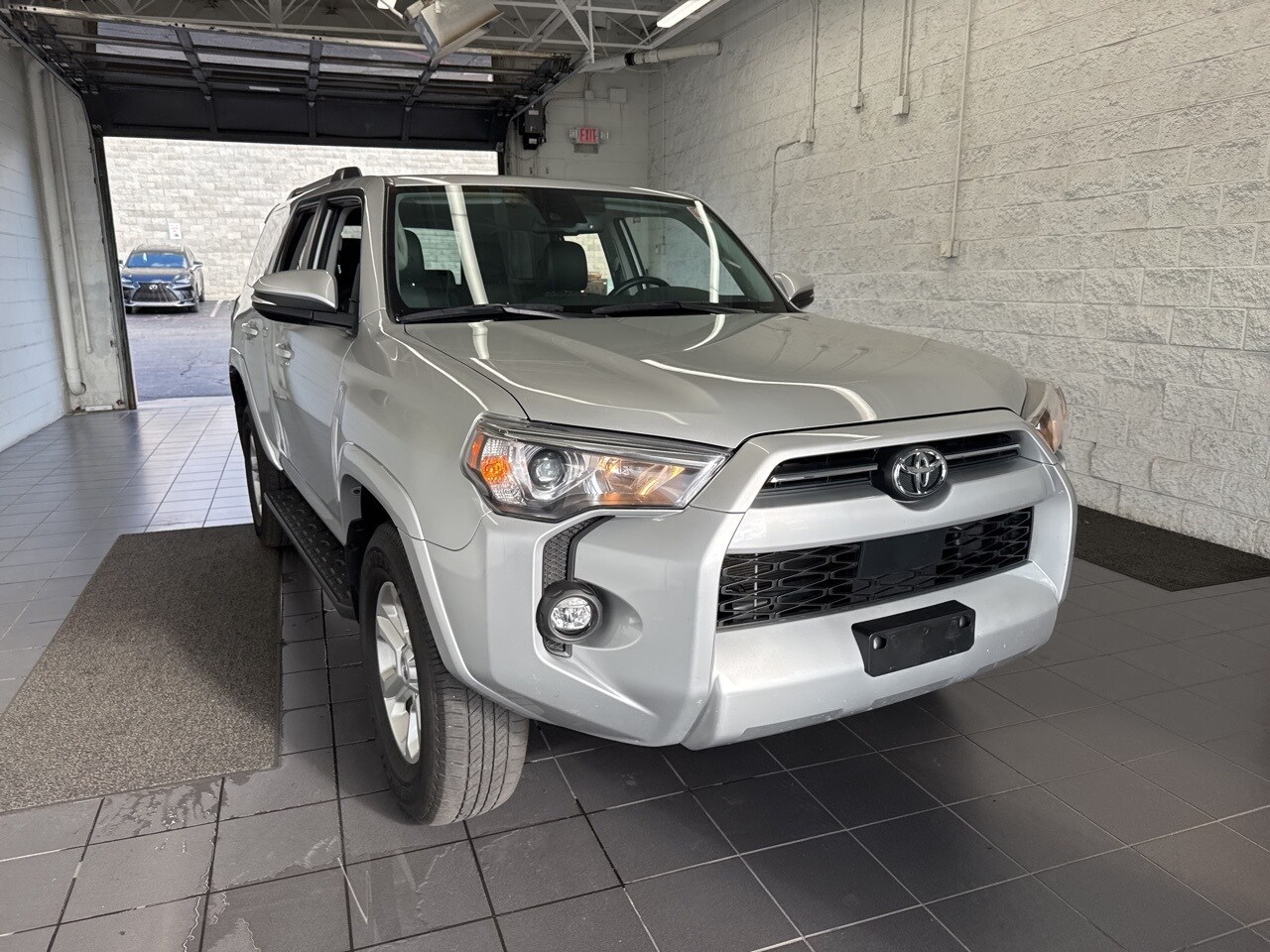 2024 Toyota 4Runner SR5 Premium photo 2