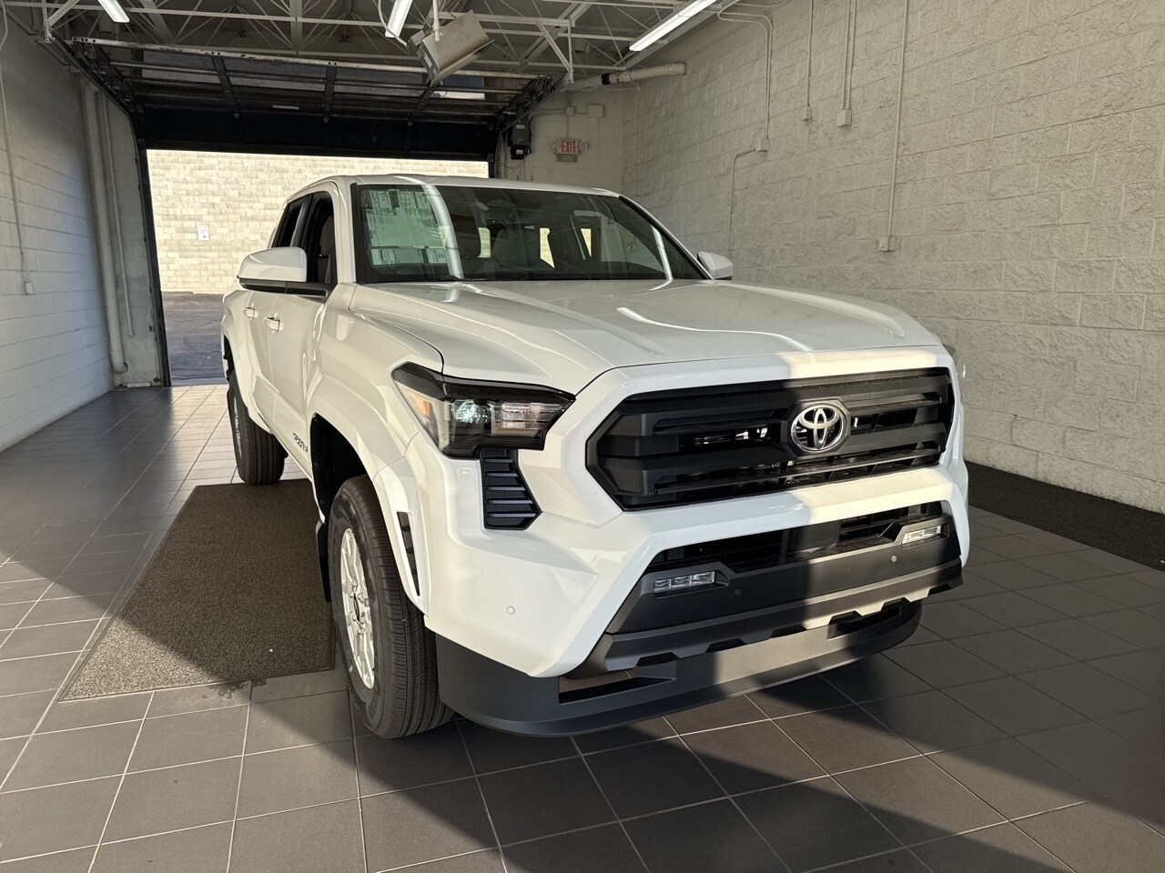 2025 Toyota Tacoma SR5 photo 2