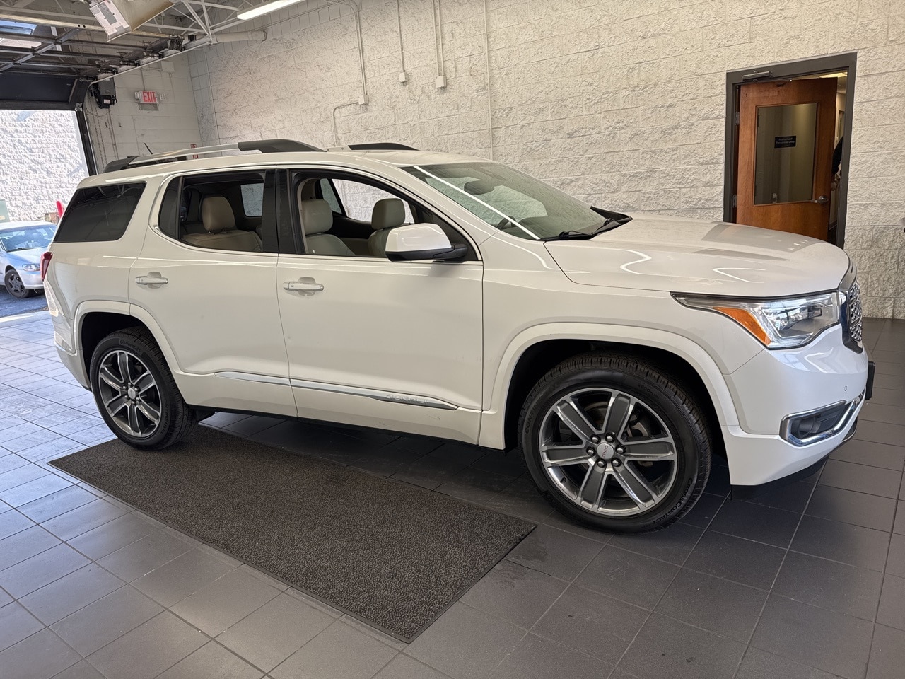 2017 GMC Acadia Denali's photo