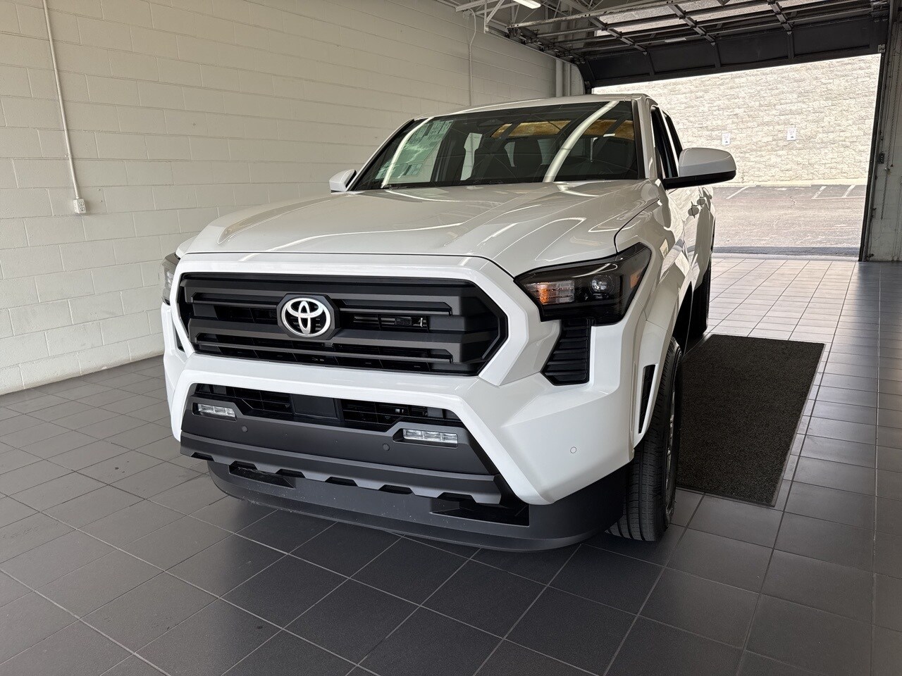 2025 Toyota Tacoma SR5 photo 3