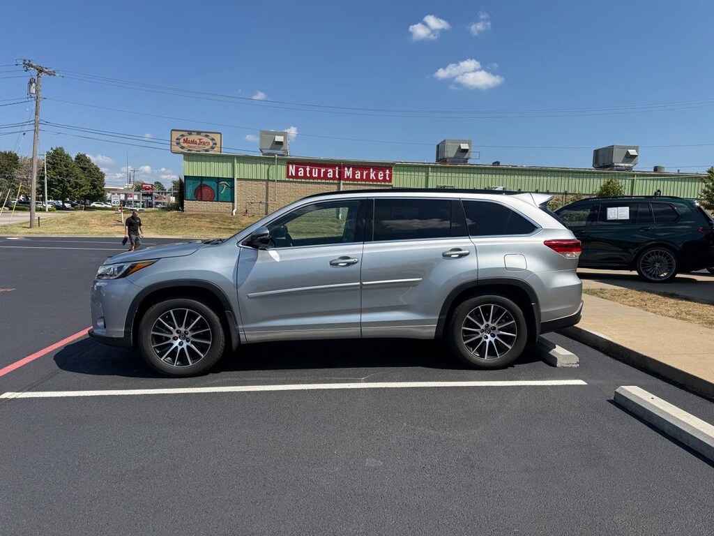Used 2017 Toyota Highlander SE SUV