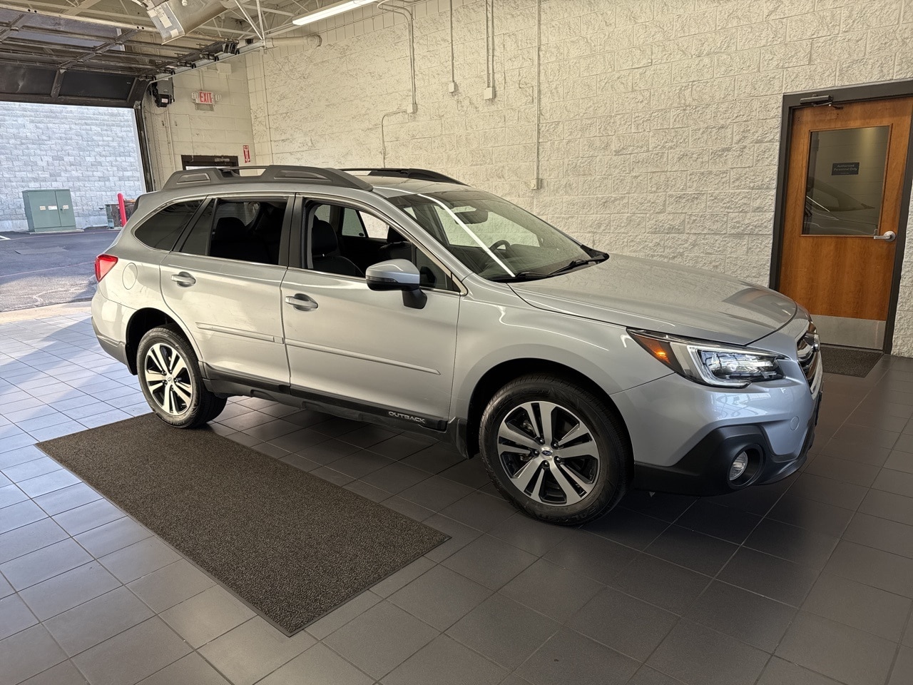 2018 Subaru Outback Limited's photo