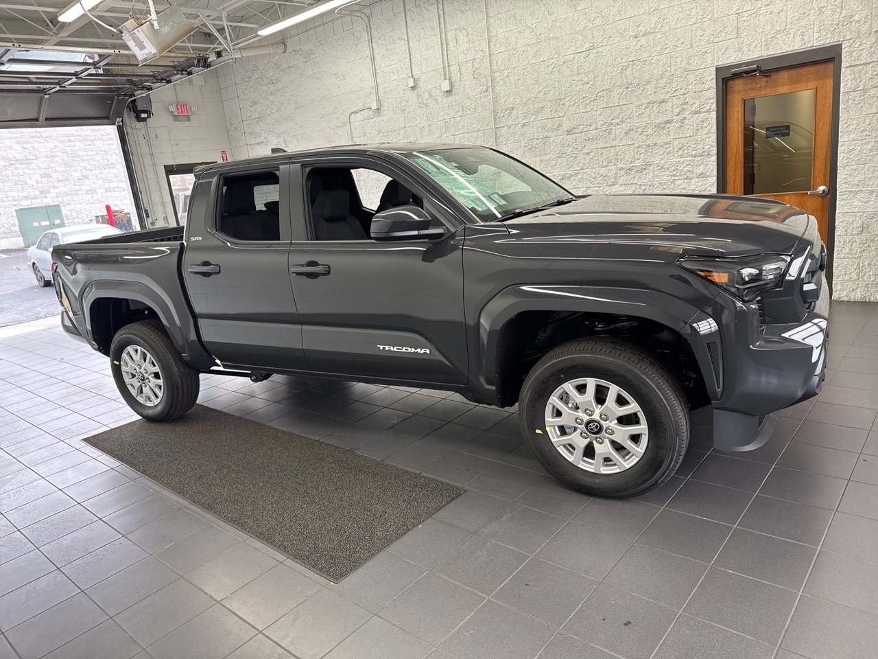 2025 Toyota Tacoma SR5's photo