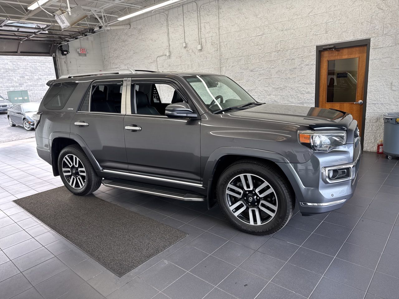 Magnetic Gray Metallic 2015 Toyota 4Runner Limited SUV / Crossover 4X2 5-Speed Automatic Overdrive