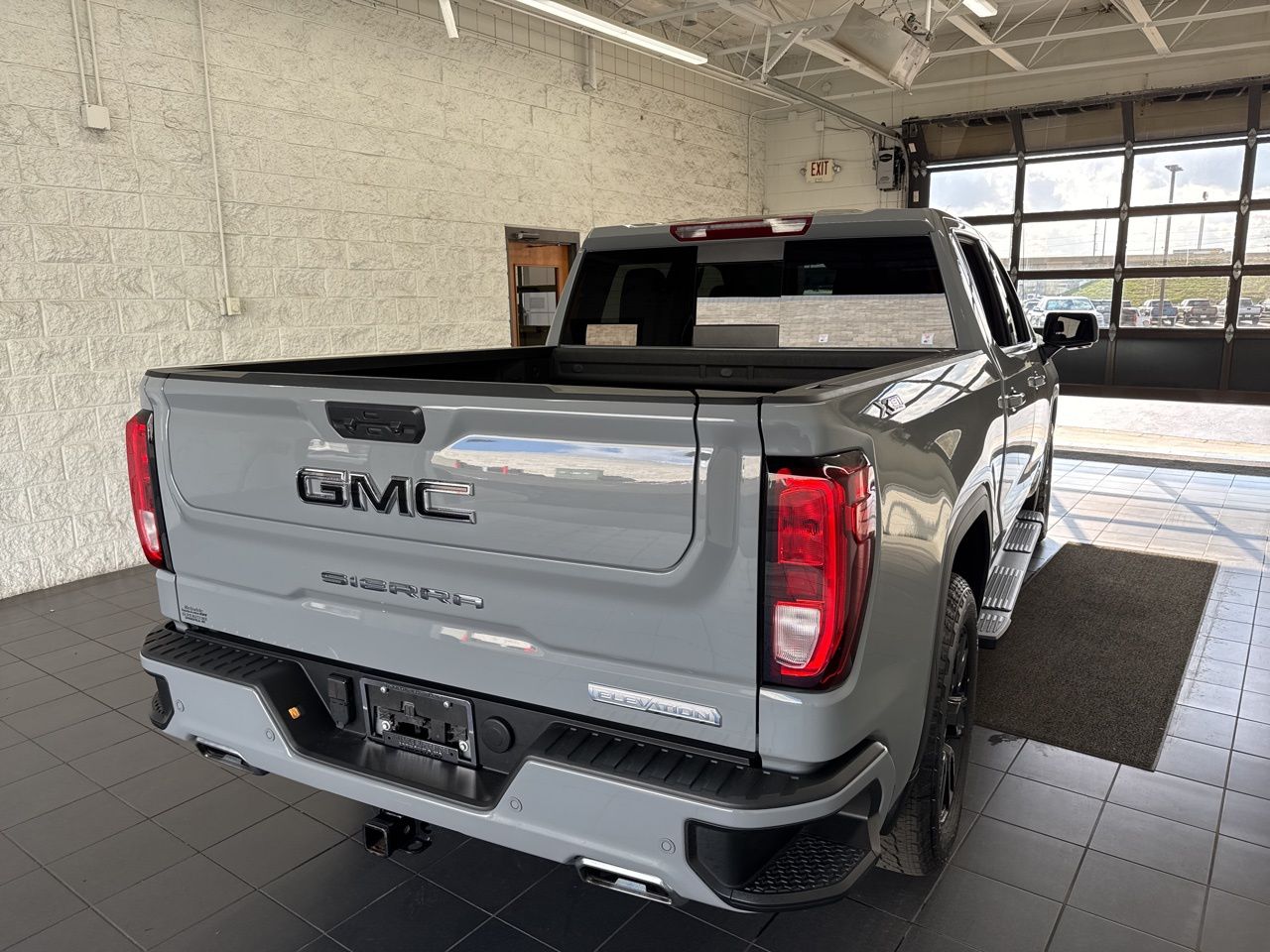 View vehicle photo 7