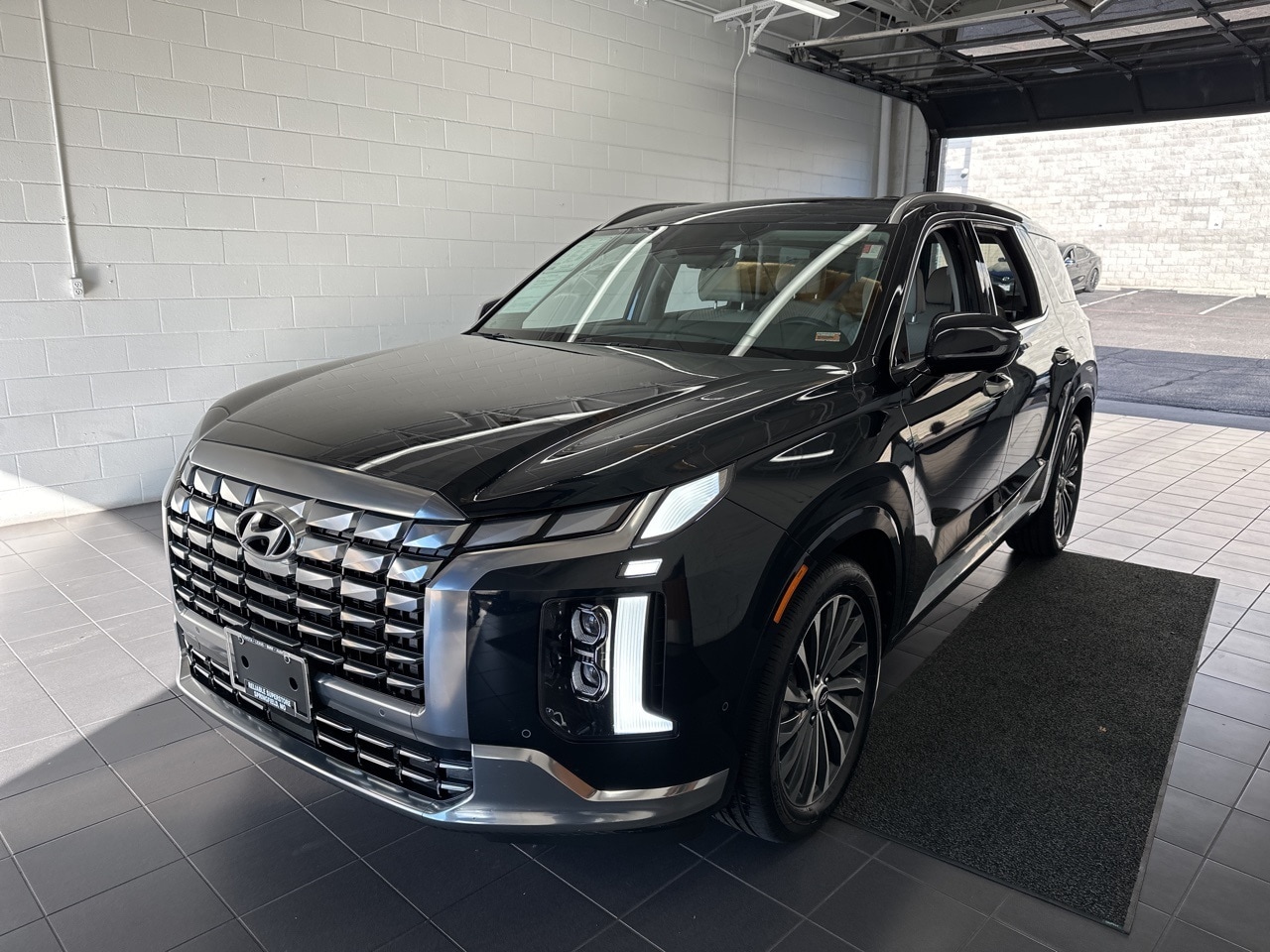 Used 2023 Hyundai Palisade Calligraphy with VIN KM8R7DGE0PU537820 for sale in Springfield, MO