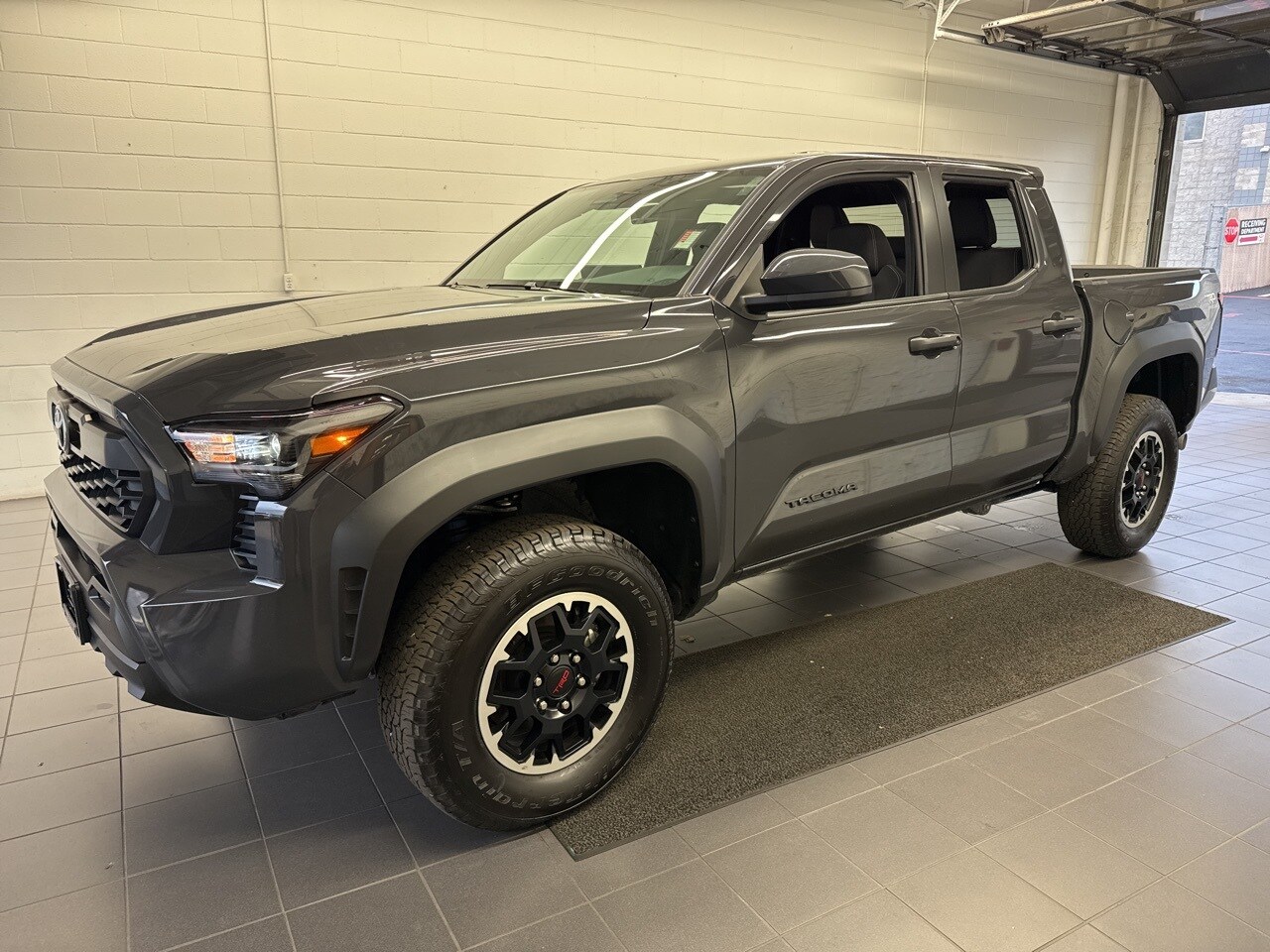 2024 Toyota Tacoma TRD Off-Road photo 3