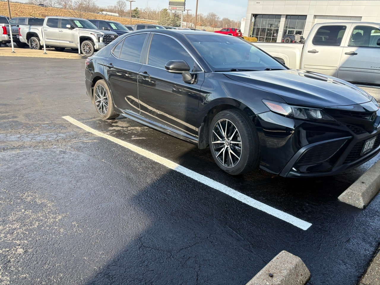 2021 Toyota Camry SE's photo