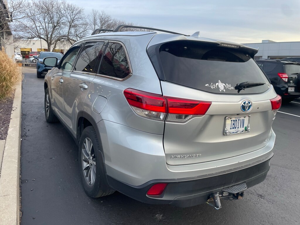 Used 2019 Toyota Highlander Hybrid XLE SUV