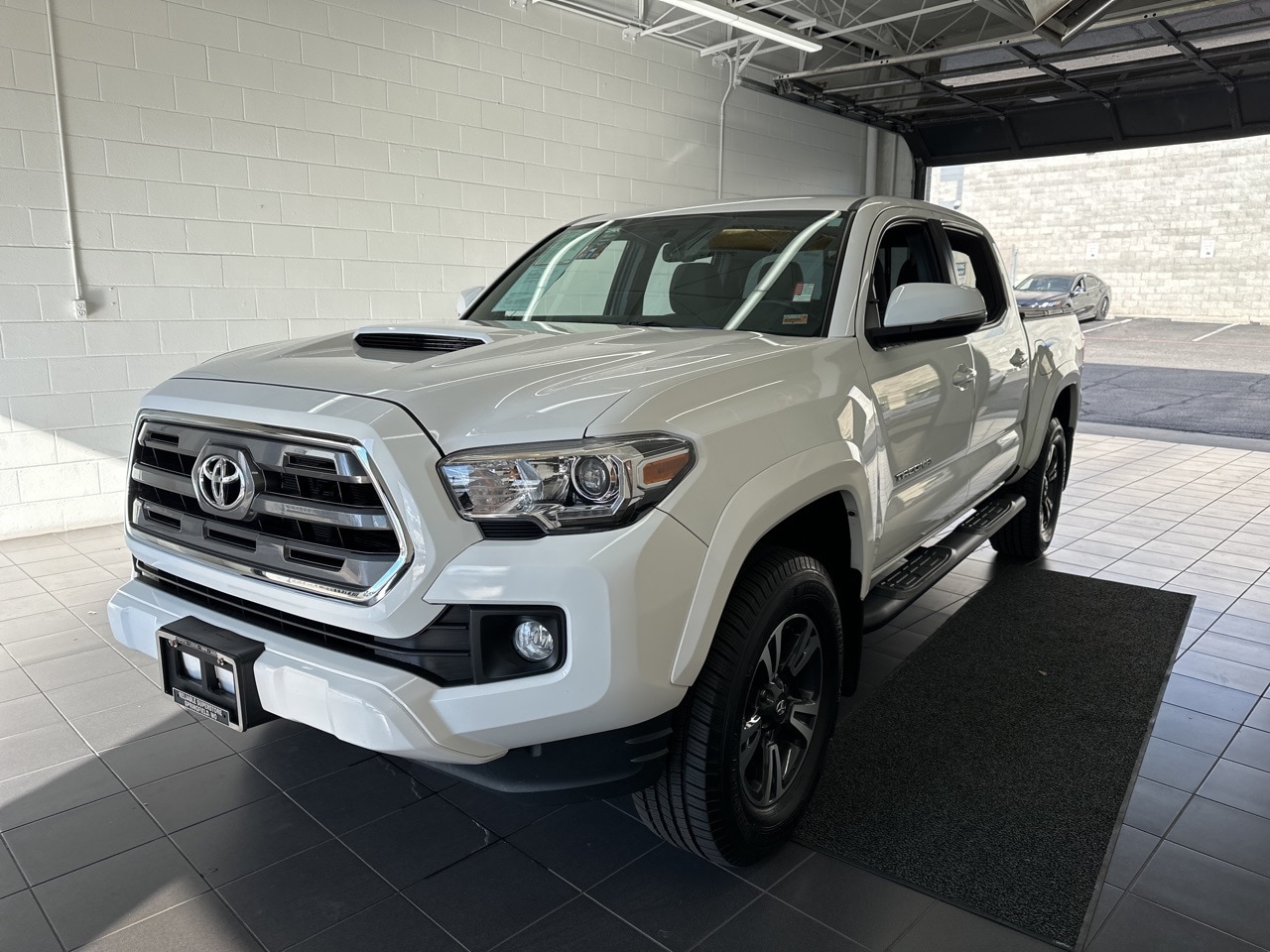 Certified 2016 Toyota Tacoma TRD Sport with VIN 3TMCZ5ANXGM007264 for sale in Springfield, MO