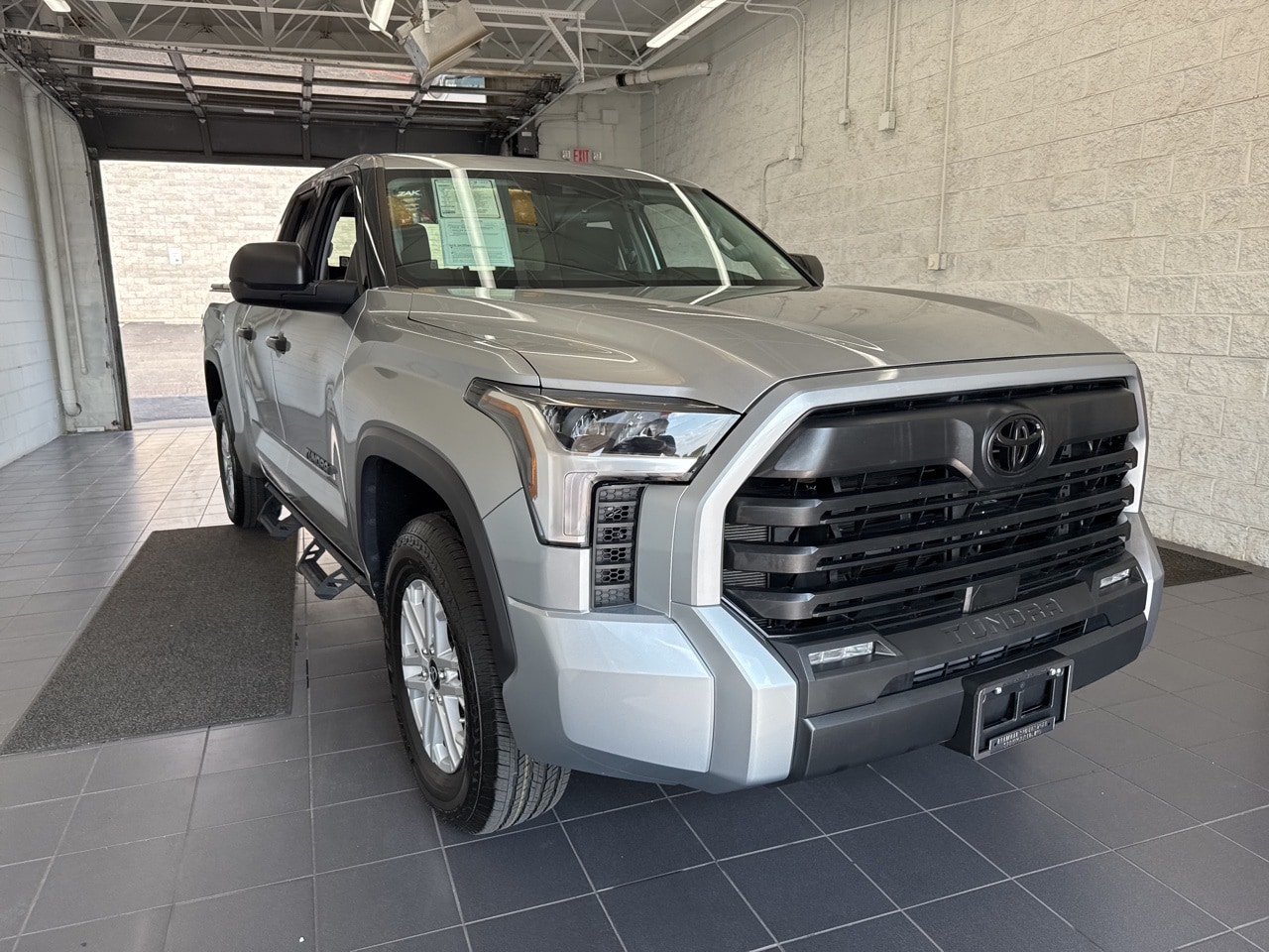 Used 2022 Toyota Tundra SR5 with VIN 5TFLA5DA8NX054462 for sale in Springfield, MO