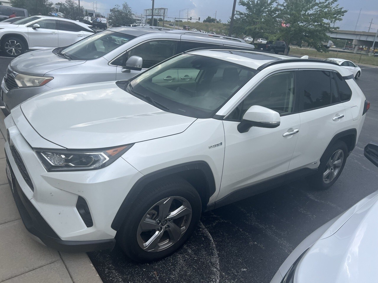 2020 Toyota RAV4 Hybrid Limited photo 4