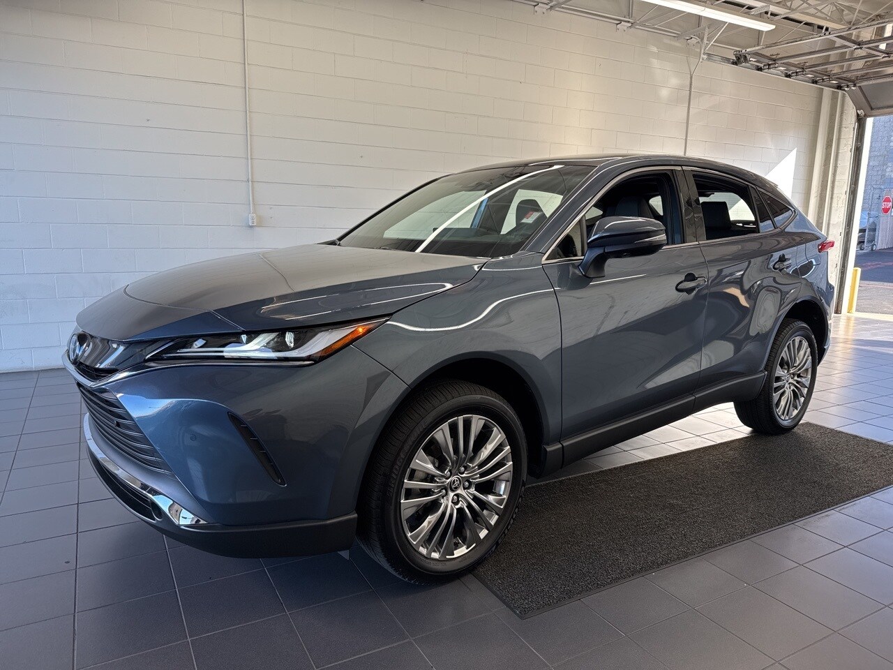 2024 Toyota Venza Limited photo 4