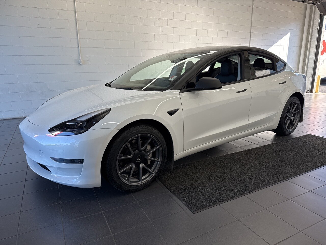 2023 Tesla Model 3 photo 4