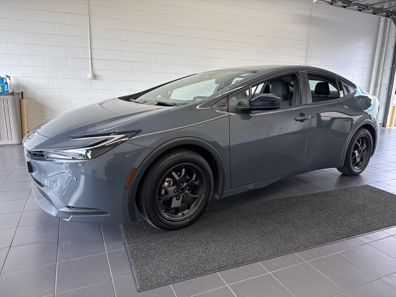 2024 Toyota Prius LE photo 4