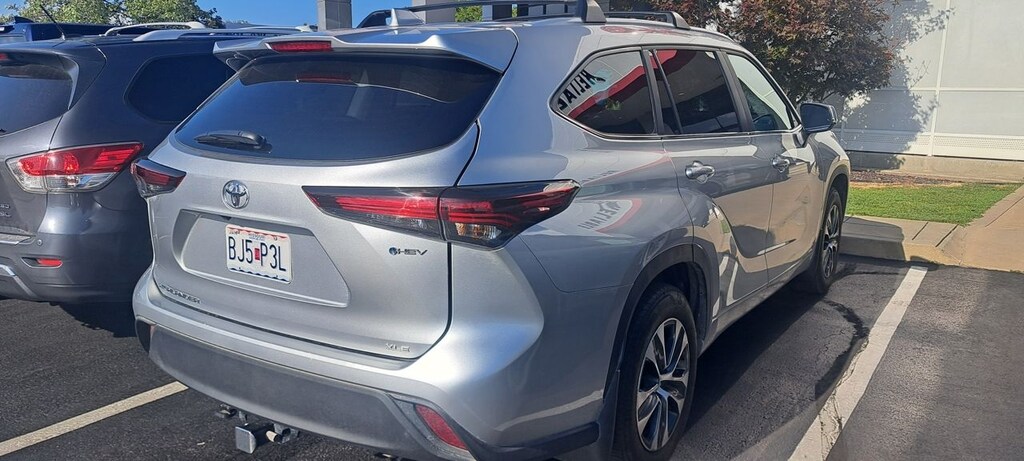 Used 2025 Toyota Highlander Hybrid XLE SUV