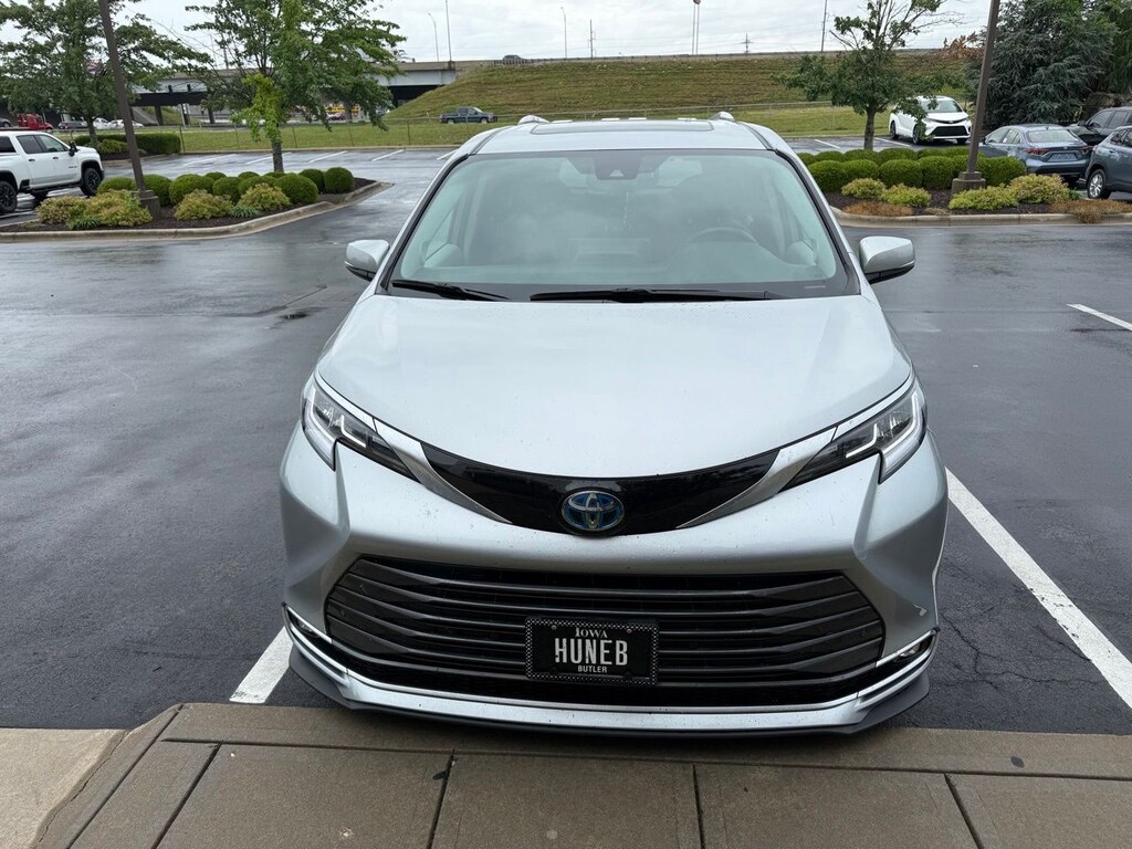 Used 2024 Toyota Sienna Limited Minivan/Van